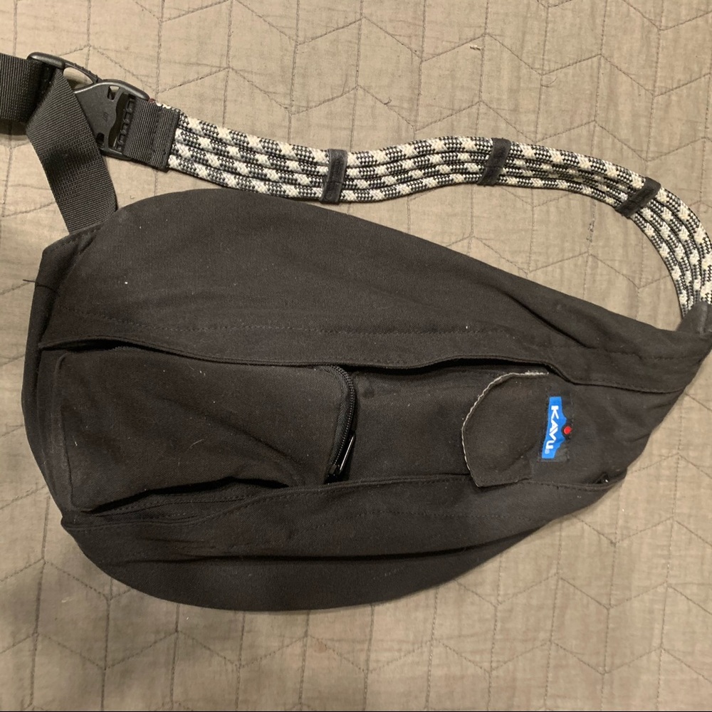 Black cross body kavu